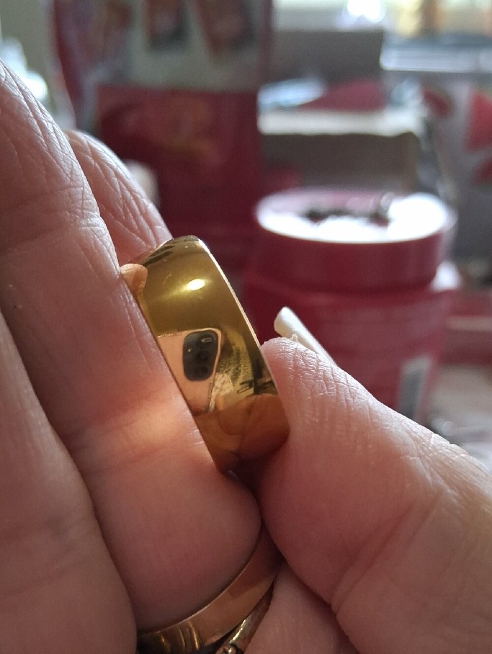 Source Unknown Gold Men's Signet and Band Ring Set on Red - Picture 2 of 5